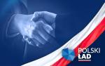 uścisk dłoni, obol polska flaga i napis polski ład