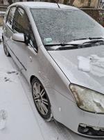 Lewa strona srebrnego samochodu Ford C-MAX- brak widocznych uszkodzeń